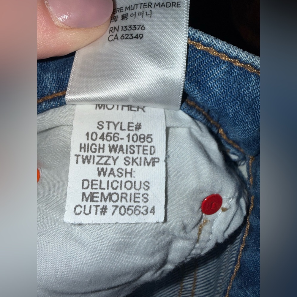 Mother. Snacks! High Waisted Twizzy Skimp in Delicous Memories Wash. size 27. - Picture 7 of 12